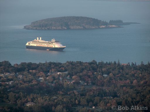 bar_harbor_HPIM0038.JPG   -   Large cruise ships often visit Bar Harbor. The QE2 and the new Queen Mary II have visited.