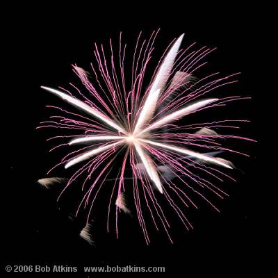 fireworks_IMG_0103s.JPG   -   Canon EF 17-85/4-5.6 IS USM
<br><br>
Keywords: fireworks, celebration, July 4th, patterns, abstract
<BR><BR> 