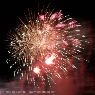 fireworks_IMG_0158s.JPG   -   Canon EF-S 17-85/4-5.6 IS USM 
<br><br>
Keywords: fireworks, celebration, July 4th, patterns, abstract
<BR><BR> 
