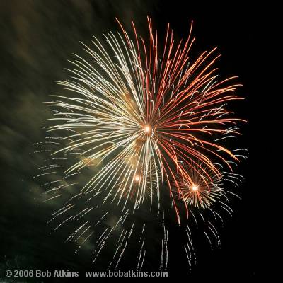fireworks_IMG_0730s.JPG   -   Canon EF 17-85/4-5.6 IS USM
<br><br>
Keywords: fireworks, celebration, July 4th, patterns, abstract
<BR><BR> 