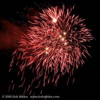 fireworks_IMG_0746s.JPG   -   Canon EF 17-85/4-5.6 IS USM
<br><br>
Keywords: fireworks, celebration, July 4th, patterns, abstract
<BR><BR> 